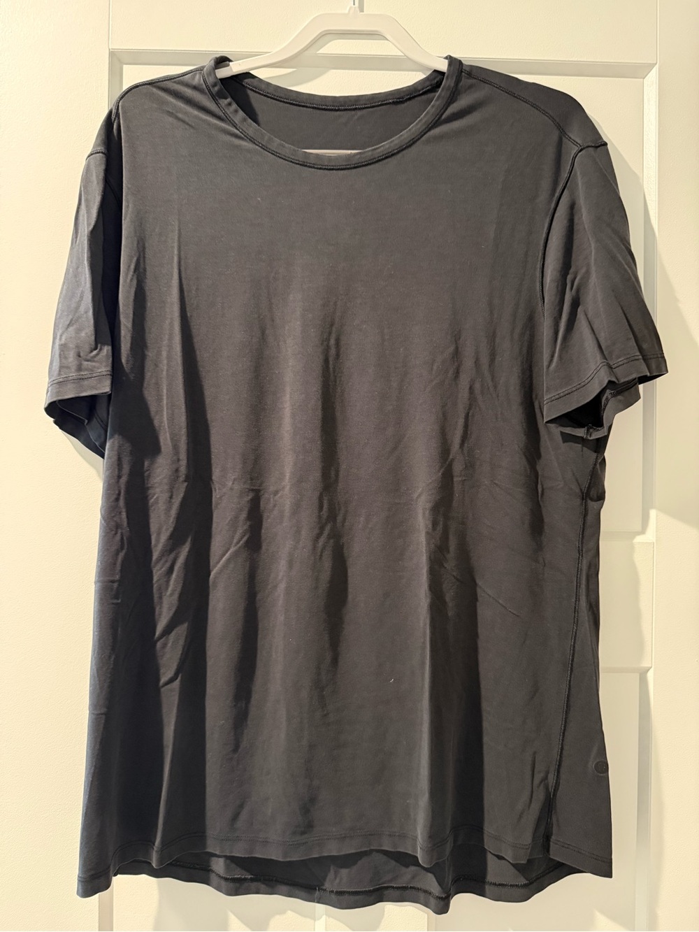 lululemon athletica Men's Charcoal Crewneck Short Sleeve Tee
